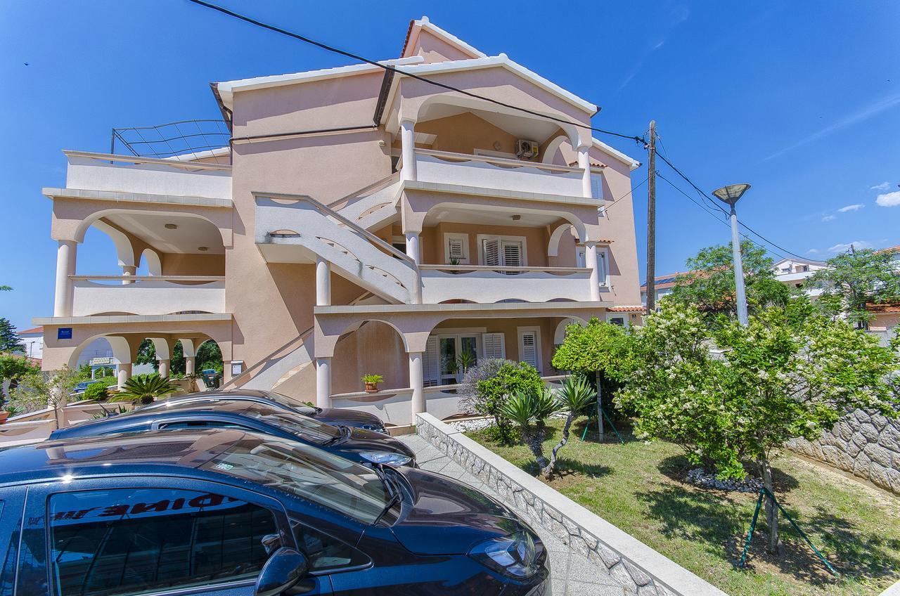 Apartments Biserka Новалья Экстерьер фото
